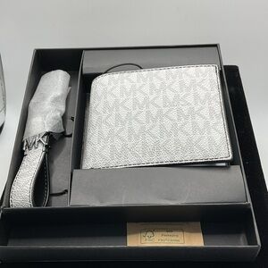 Michael Kors Wallet and Keychain set